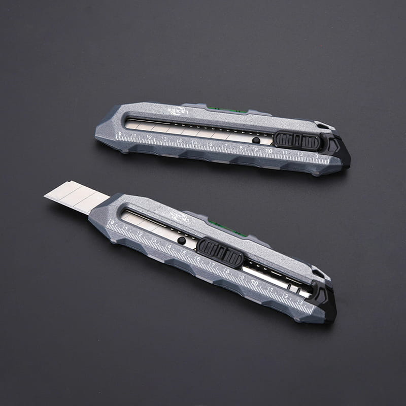 چاقوی کاربردی جمع شونده DC2201